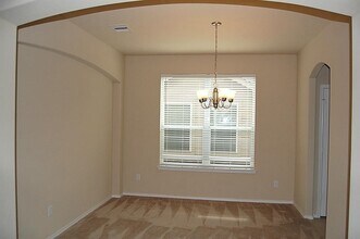 Building Photo - 5634 Jay Thrush Dr