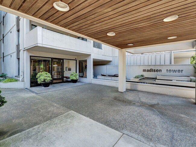 Building Photo - 2309 SW 1st Ave