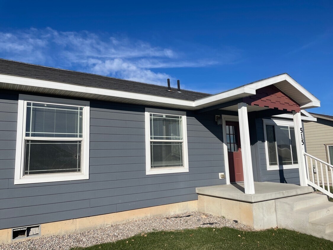 515 Cottonwood Ln, Lander, WY 82520