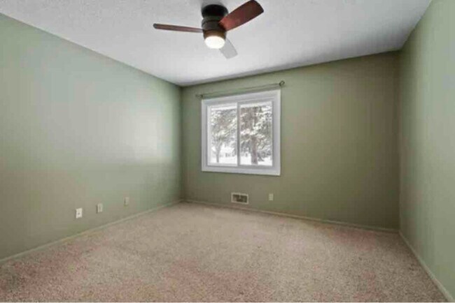 Building Photo - 8605 Ivywood Ave S