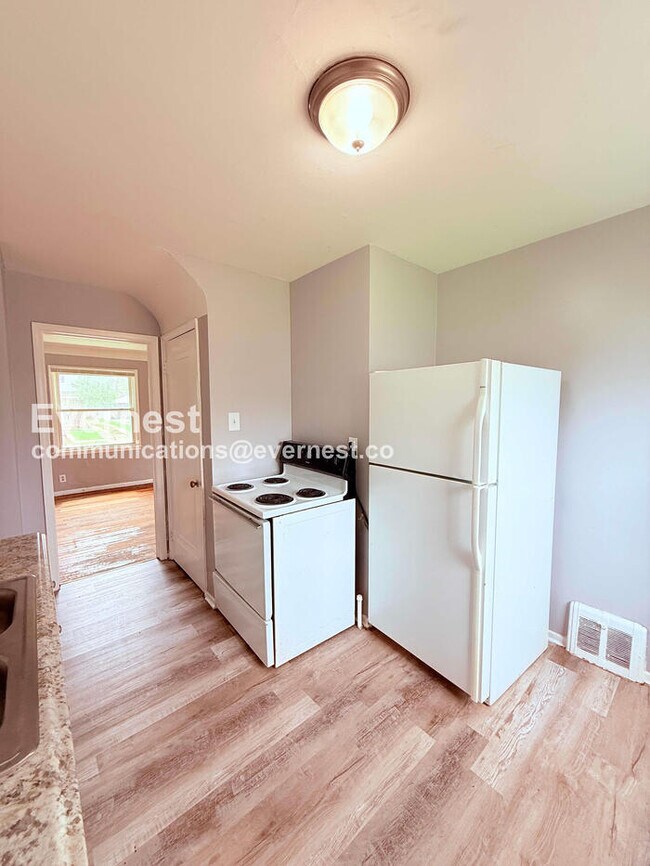 Foto del edificio - 17137 Ontario St