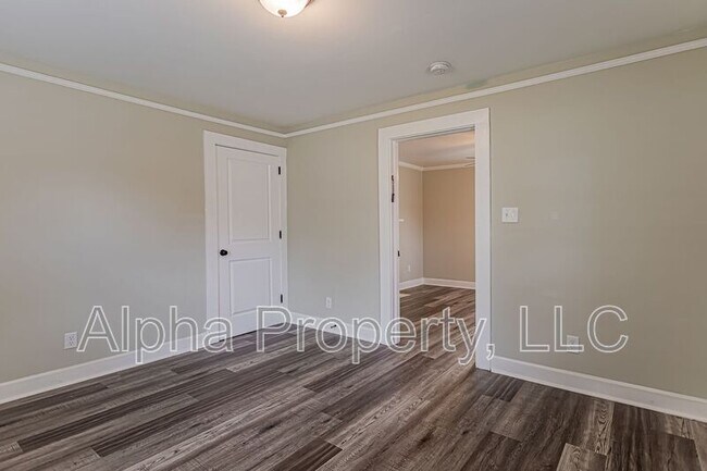 Building Photo - 9 Highlawn Ave