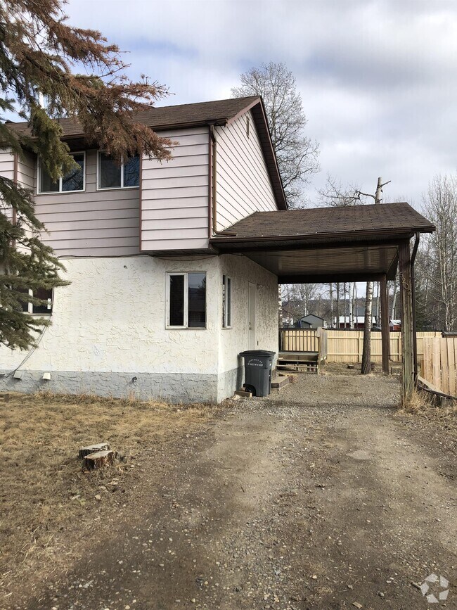 Apartments, Condos and Houses under C2,000 in Charlie Lake, BC 69