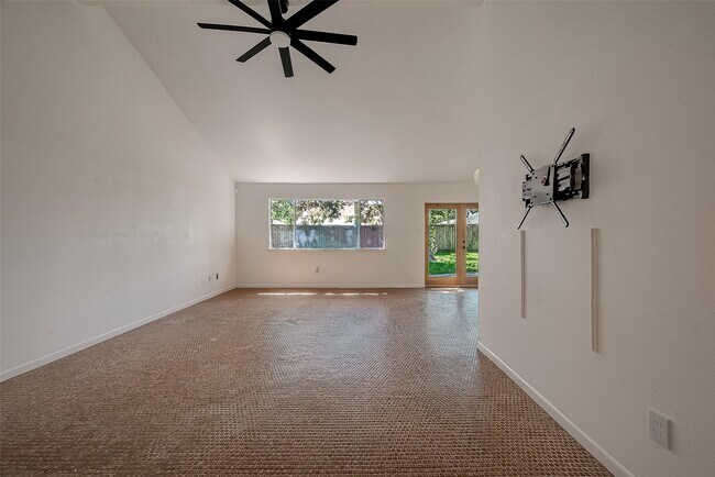 Building Photo - 810 Richvale Ln