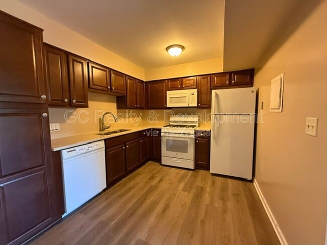 Building Photo - 621 Tralee Ct