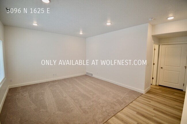 Foto del edificio - Stunning 4 Bedroom Layton Townhome! No Dep...
