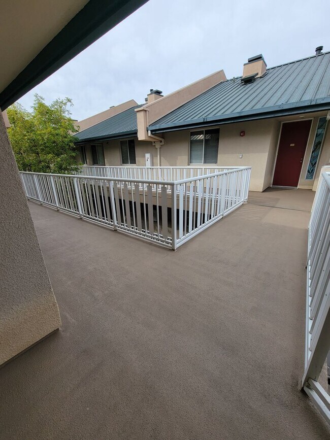 Foto del edificio - Spacious 2 Bed/2 Bath Condo in the Heart of La Mesa Village offering free COX Cable/WIFI