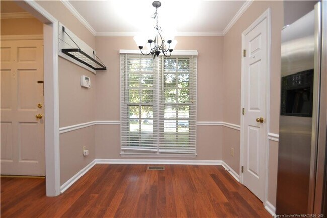 Foto del edificio - 121 Planetree Ln