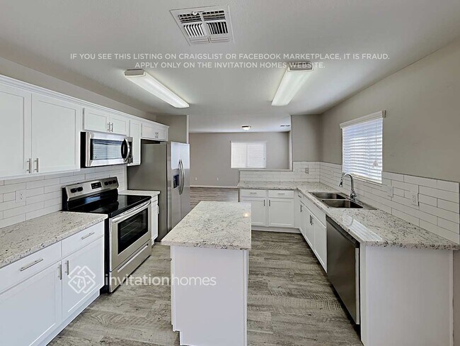 Building Photo - 1237 E Dust Devil Dr