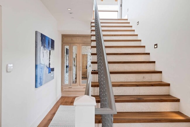 Building Photo - 108 35th St