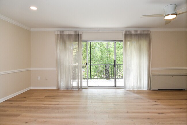 Vista desde la sala de estar - 3535 Chevy Chase Lake Dr