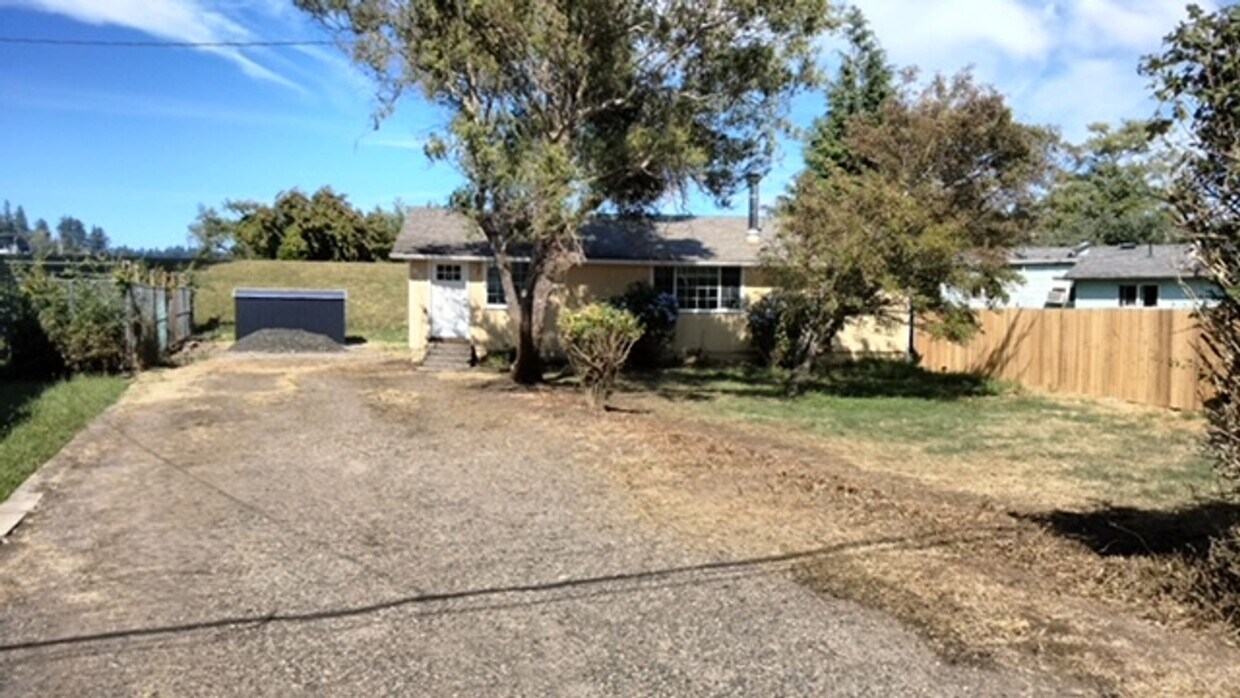 Foto principal - 3-bedroom 1 bath House