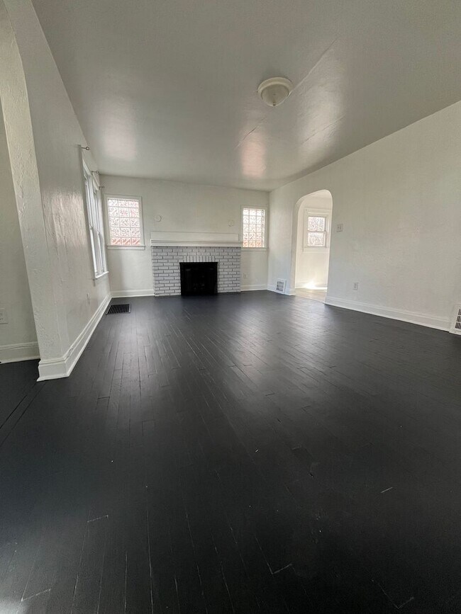 Foto del edificio - Three Bedroom Single Family House