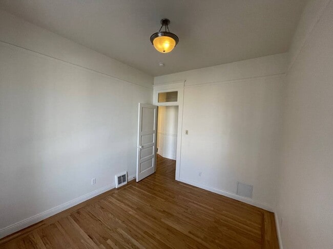 Building Photo - 710 Lombard St