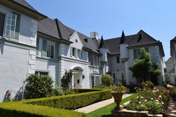Building Photo - 938 S Serrano Ave