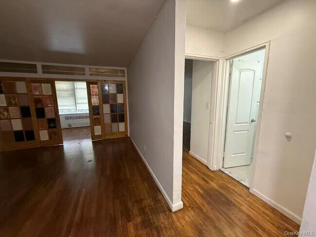 Foto del edificio - 86-16-86-60 60th Ave