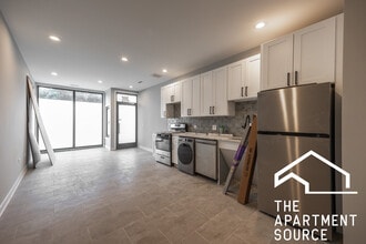 Building Photo - 5416 W Belmont Ave