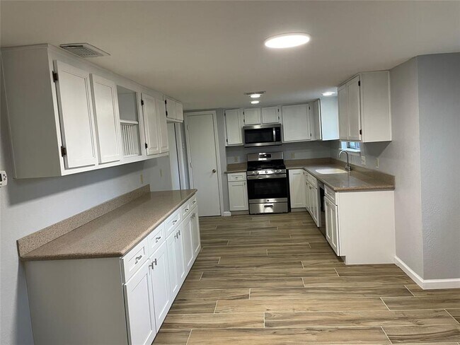 Foto del edificio - 8306 Hanbridge Ln