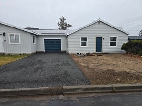 Building Photo - 1026-1038 SW 17th St