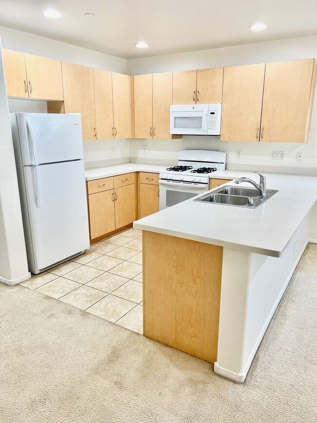 Foto del edificio - 3bd 3bth Gated