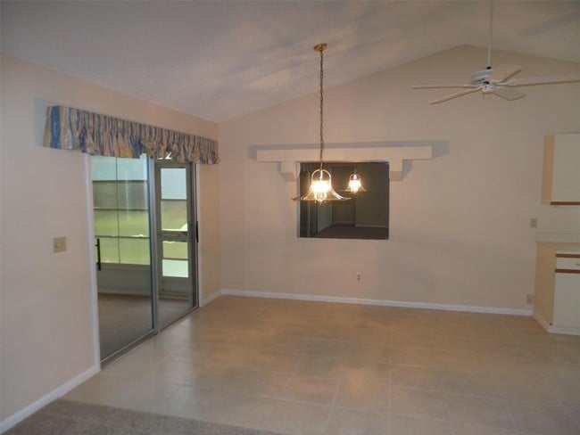 Building Photo - 6701 SE Lillian Ct