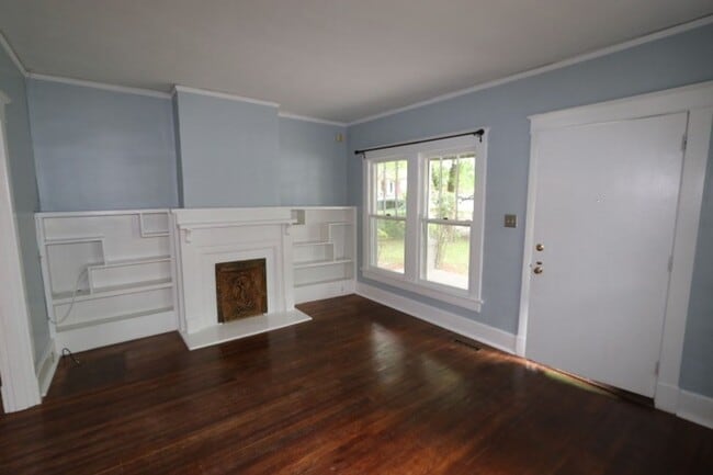 Building Photo - CENTRAL GARDENS BUNGALOW