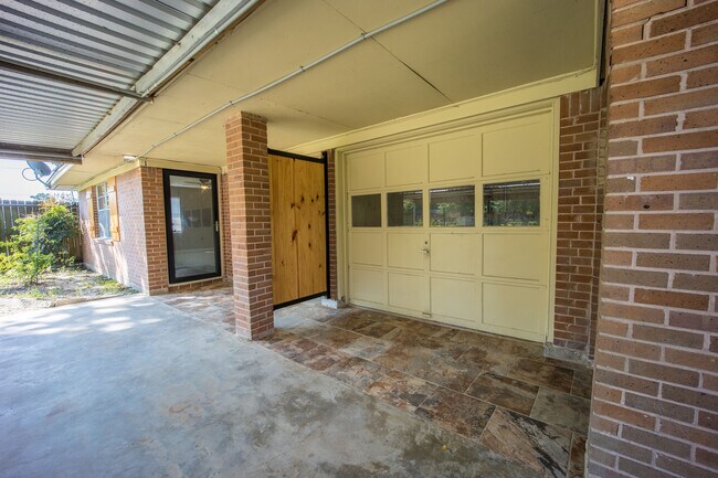 Building Photo - 17411 Strack Dr E
