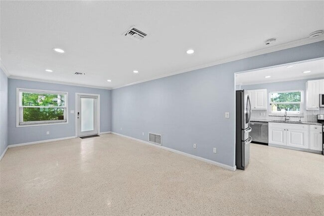 Building Photo - 7499 Oak St NE