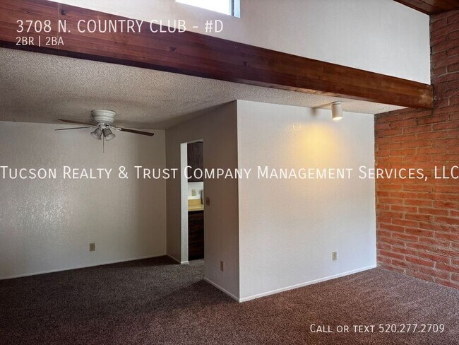 Building Photo - 3708 N Country Club Rd