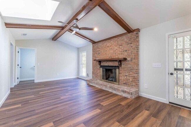 Foto del edificio - 3925 Biltmore Dr