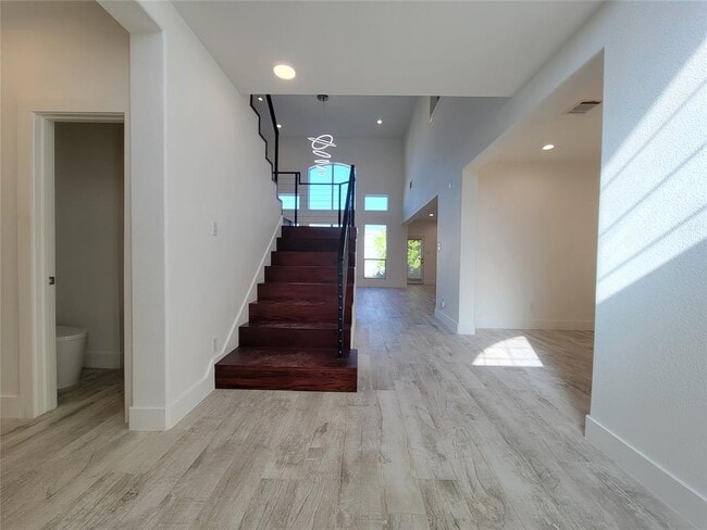Foto del edificio - 405 Darkwoods Dr