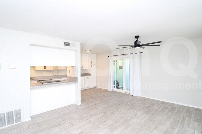 Foto del edificio - 10210 North 8th St