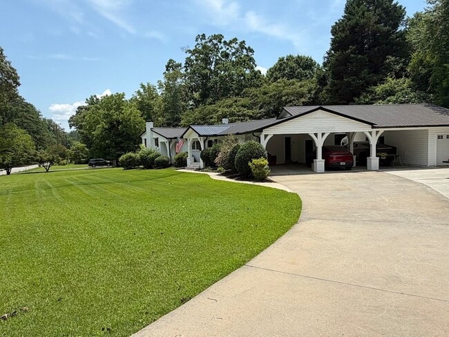 Foto del edificio - 405 Playground Rd