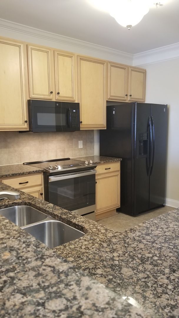 Foto del edificio - 2244 Ashley Crossing Dr