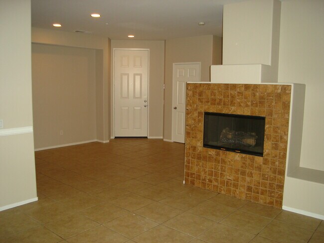 Foto del edificio - Beautiful Townhome in Simi Valley!