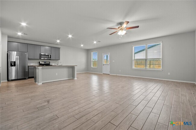 Foto del edificio - 271 Kinsley Wy