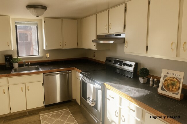 Foto del edificio - Pleasant Gunbarrel home 3/2.5/2 car