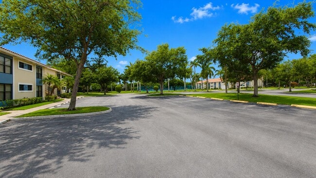 Building Photo - 1463 Lake Crystal Dr