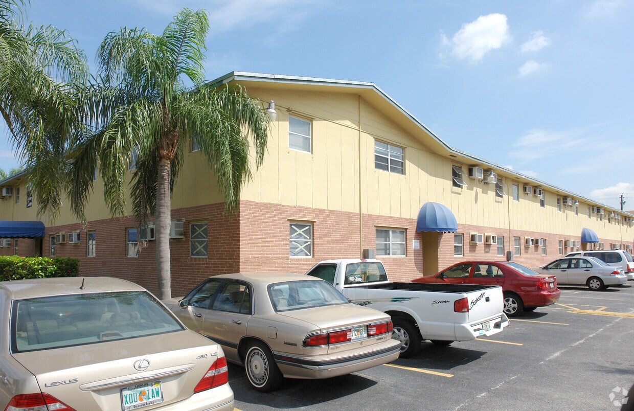 Foto del edificio - Kendall Manor Apartments