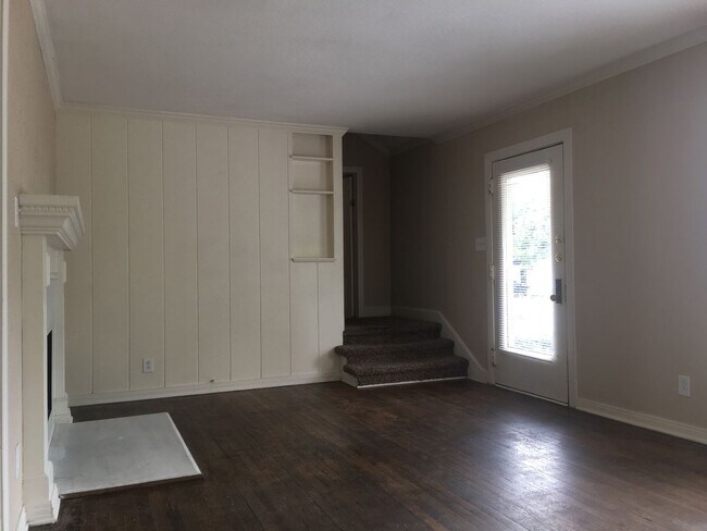 Foto del edificio - Beautiful Two Story in Prime Location!