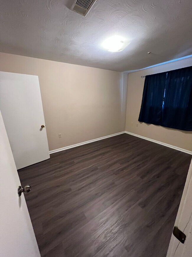 Foto del edificio - 1607 Laban Ave