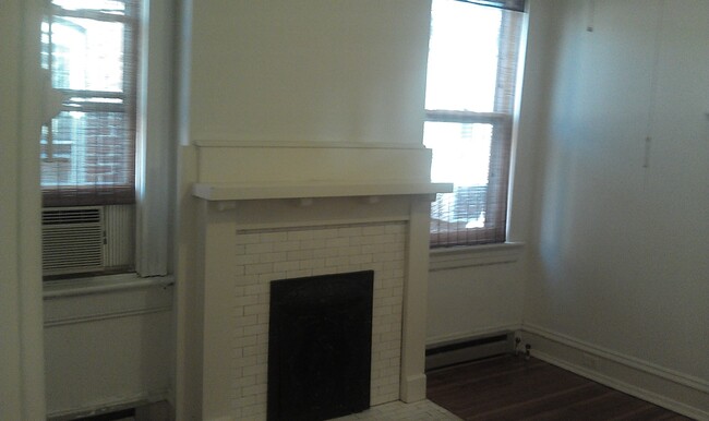 LR - 2422 Stuart Ave