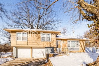 Building Photo - 6212 E 95th Terrace