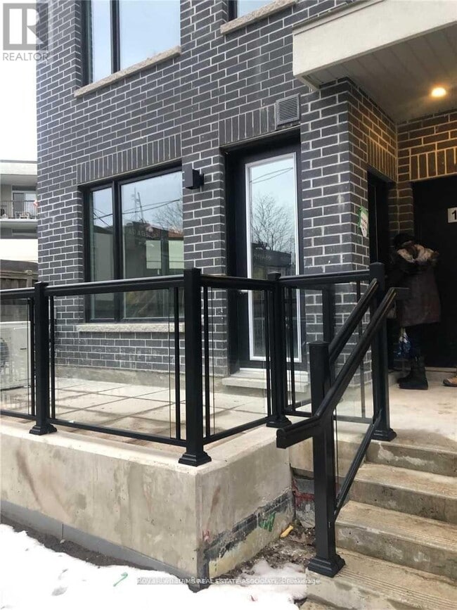 Photo du bâtiment - 3476-3476 Widdicombe Way