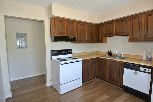 Foto del edificio - 1731 Elmwood Dr