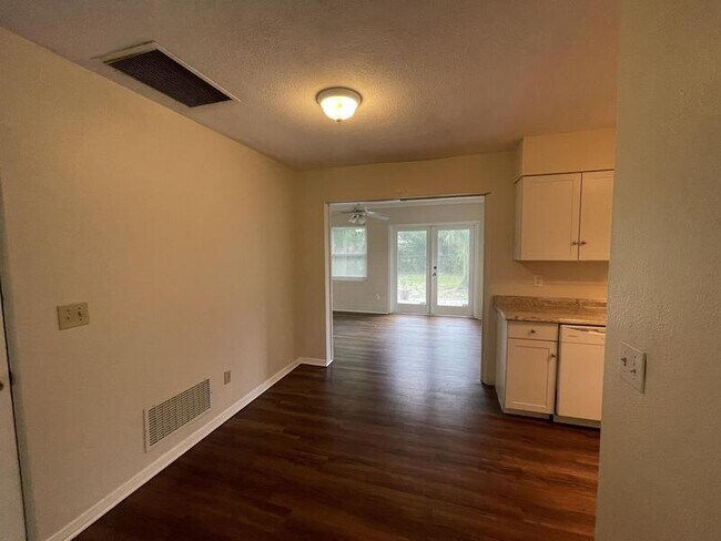 Building Photo - 1034 Dunraven Dr