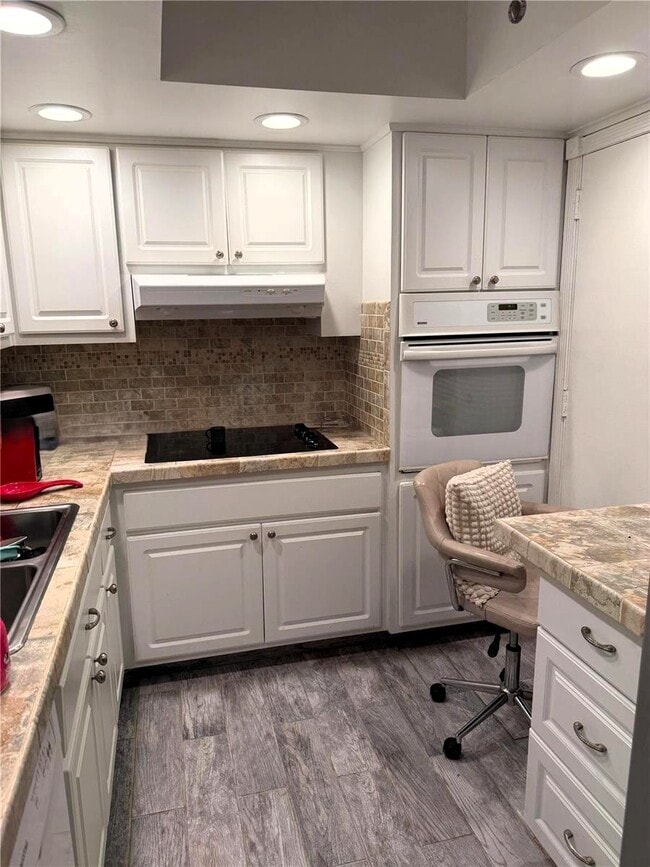 Foto del edificio - 400 Kings Point Dr