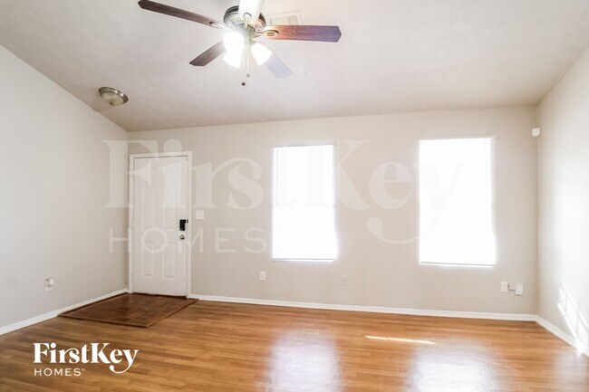 Foto del edificio - 6450 Peppermill Ln