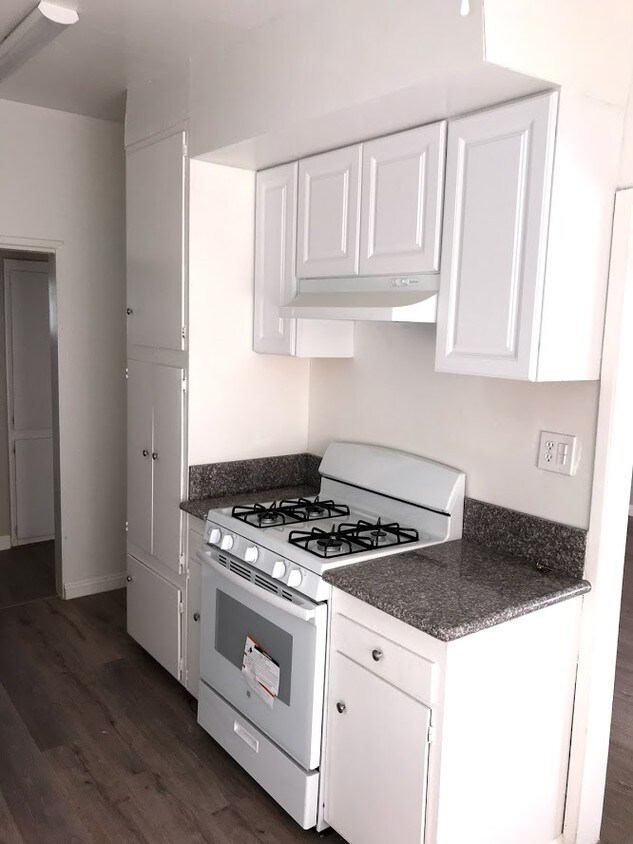 Foto principal - 1732 W Ball Rd