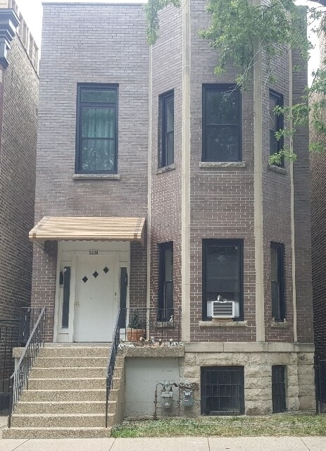 Building Photo - 2236 W Homer St